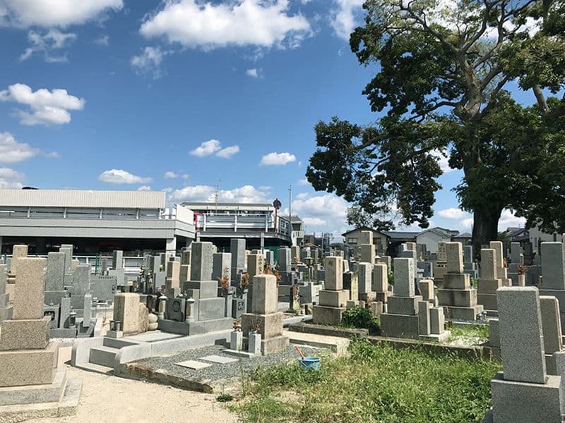 岡上の町墓地