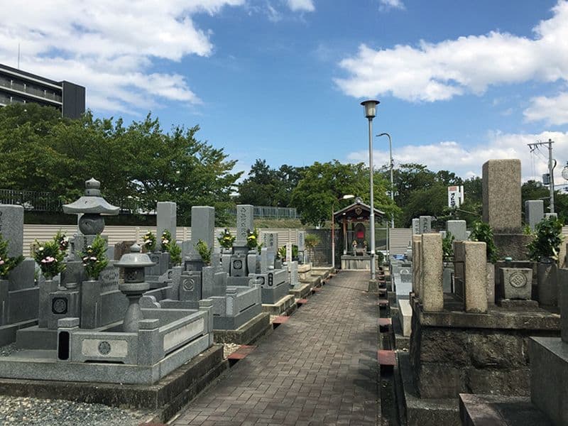 春日墓地