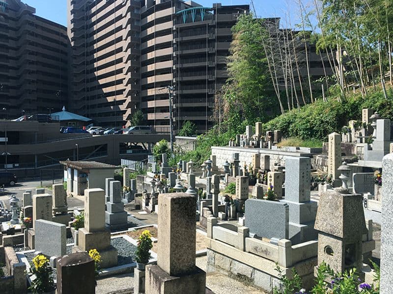 春日墓地