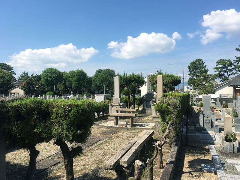 春日墓地