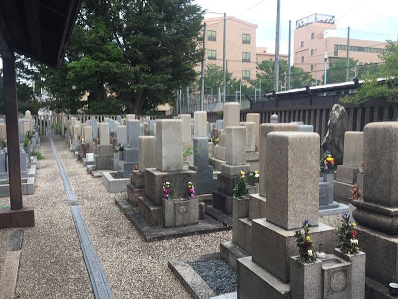 東今里墓地