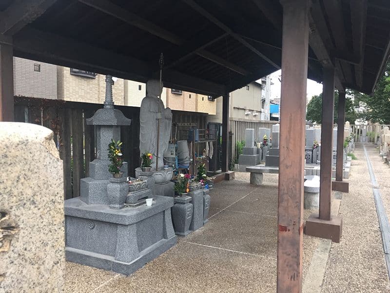 東今里墓地