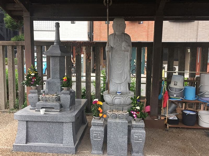 東今里墓地