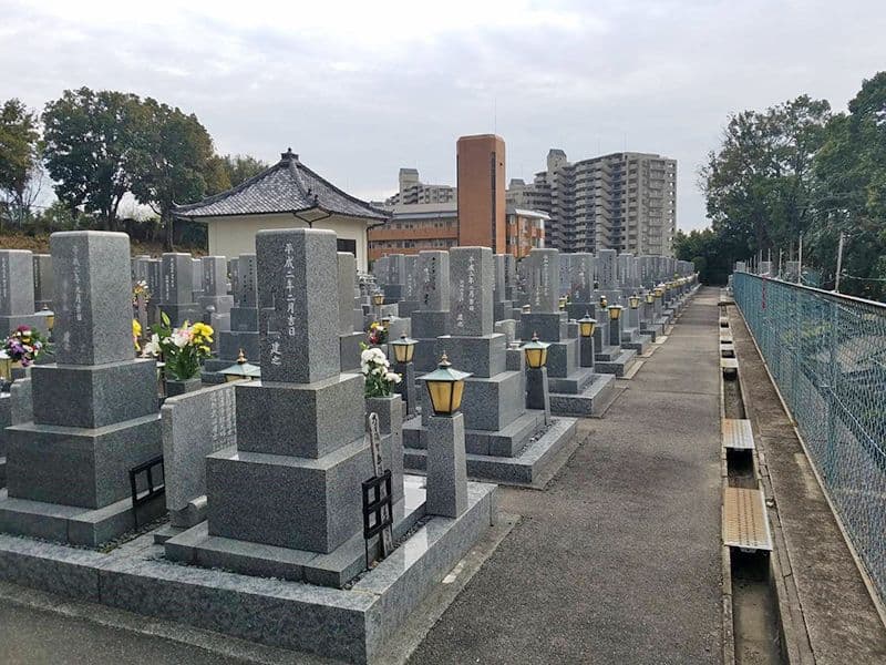 本厳寺霊苑