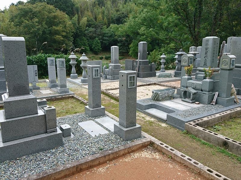新奥ノ谷墓地