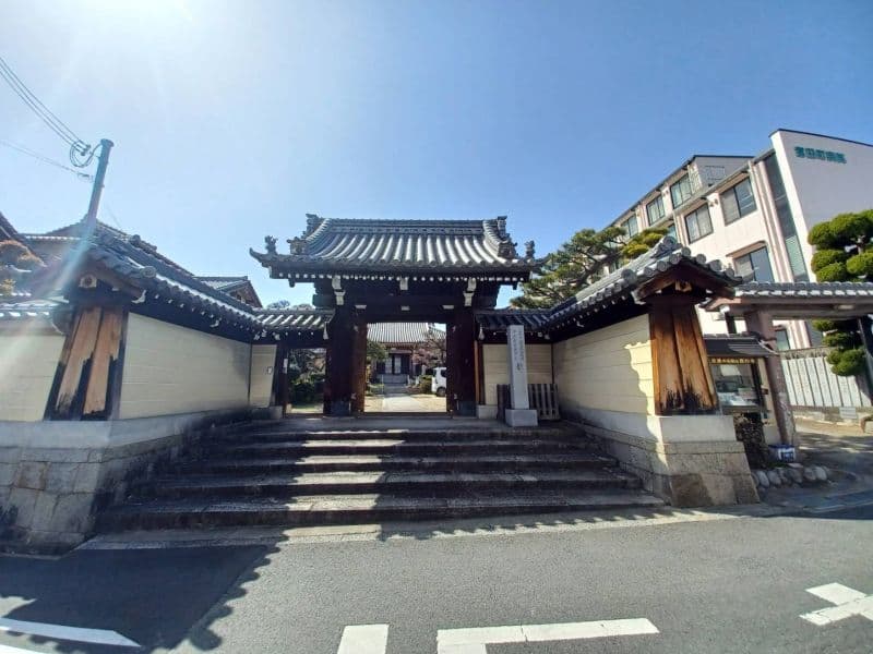 教行寺墓地