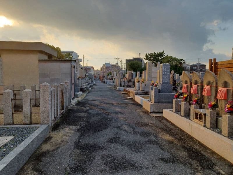 三箇墓地