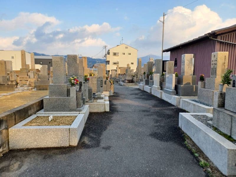 三箇墓地