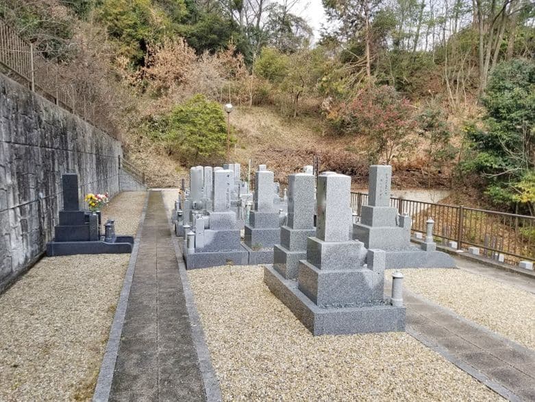 金蔵寺墓苑