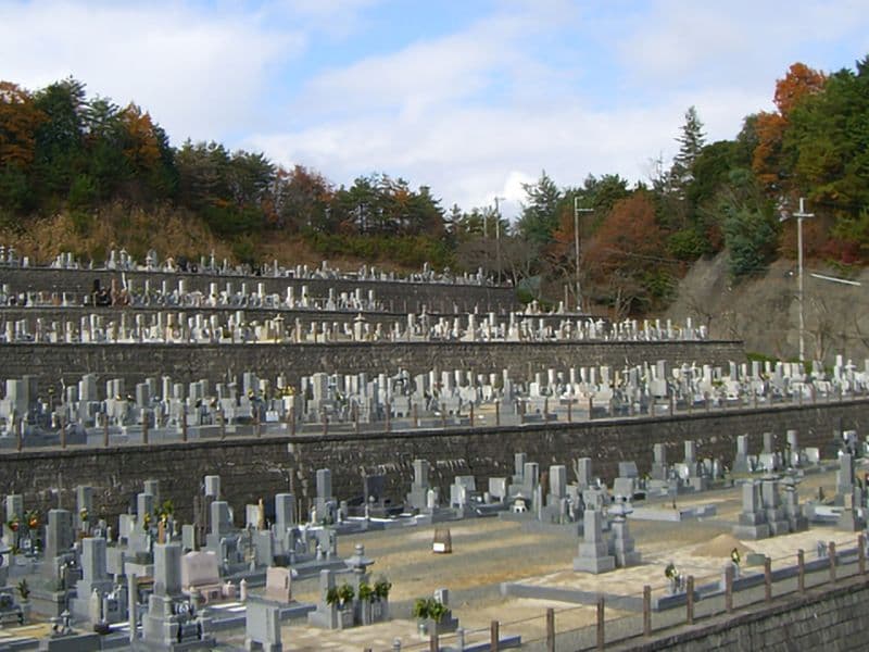 亀山霊苑