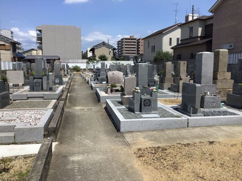 五位堂共同墓地