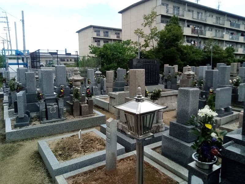 田井城墓地