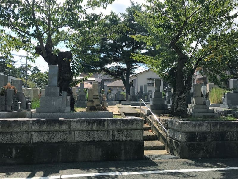 桜塚墓地