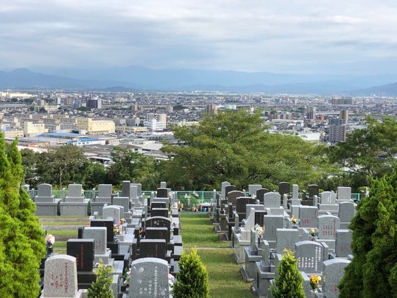 独鈷山霊園
