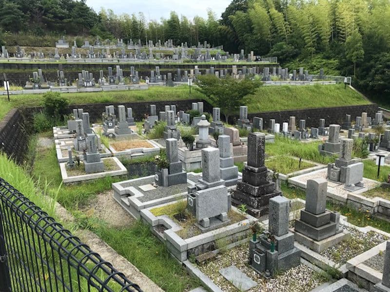 東山墓地