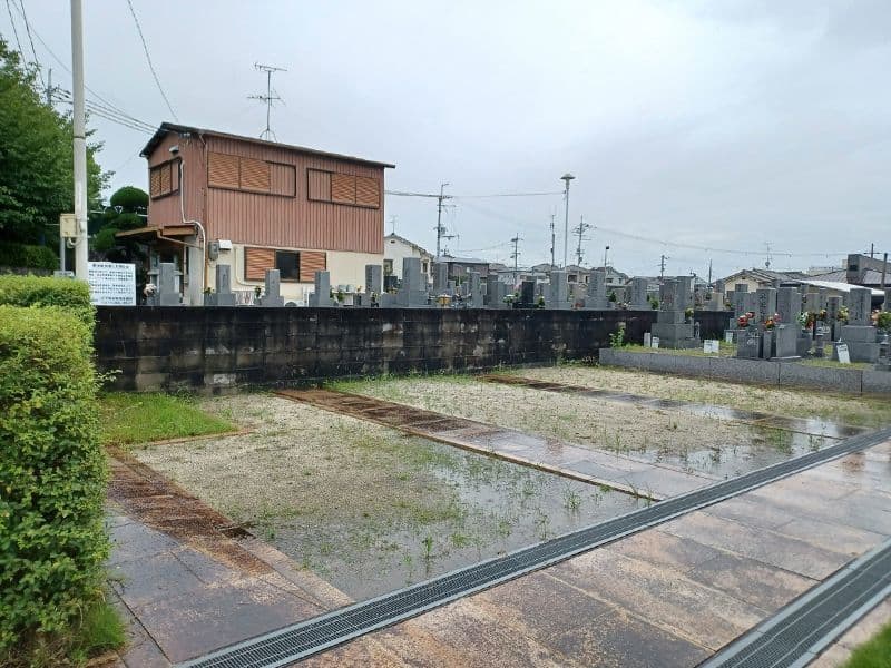 日下墓地