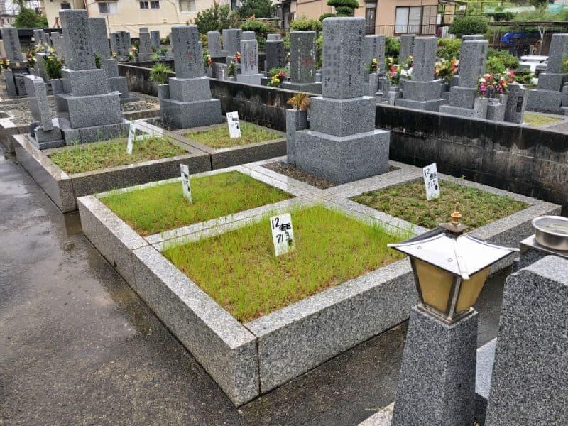 日下墓地