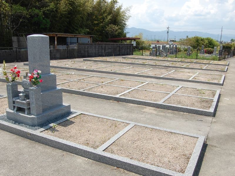 石田共同墓地