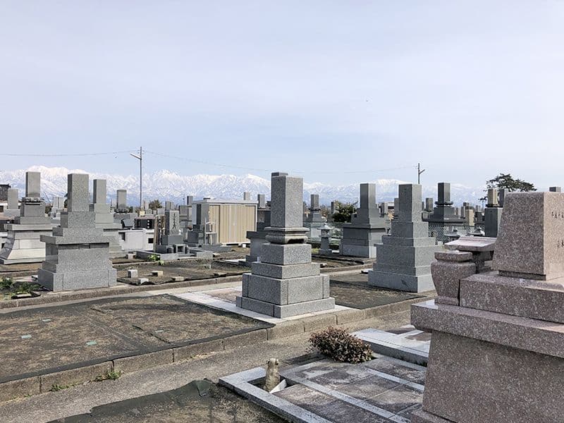 利生寺浜黒崎墓地