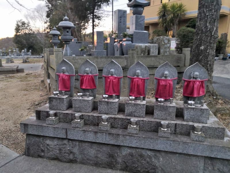 栄東墓地