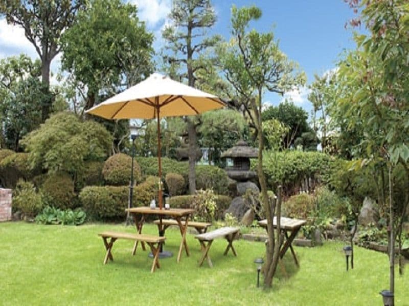 メモリアル庭園桜ヶ丘　緑豊かな休憩所