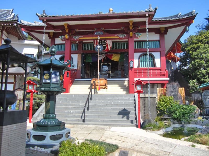 永久の会墓苑の運営母体 放生寺本堂