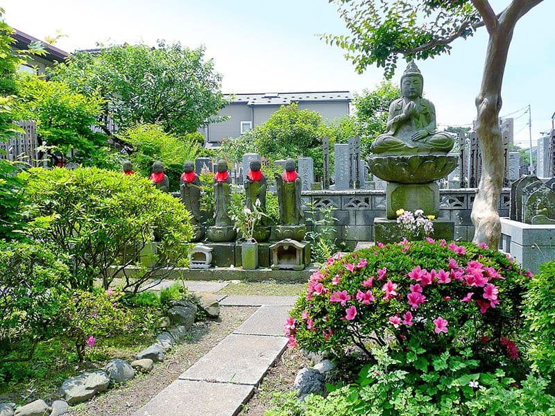 円照寺墓苑