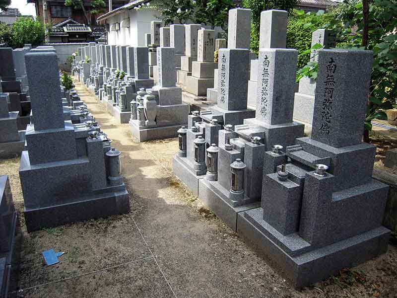恩楽寺霊苑　和型墓石