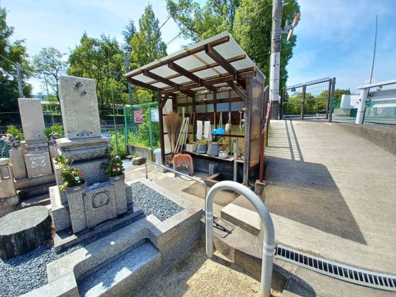 鶴野共同墓地