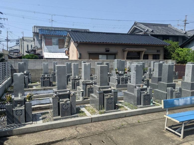 泉證寺墓地