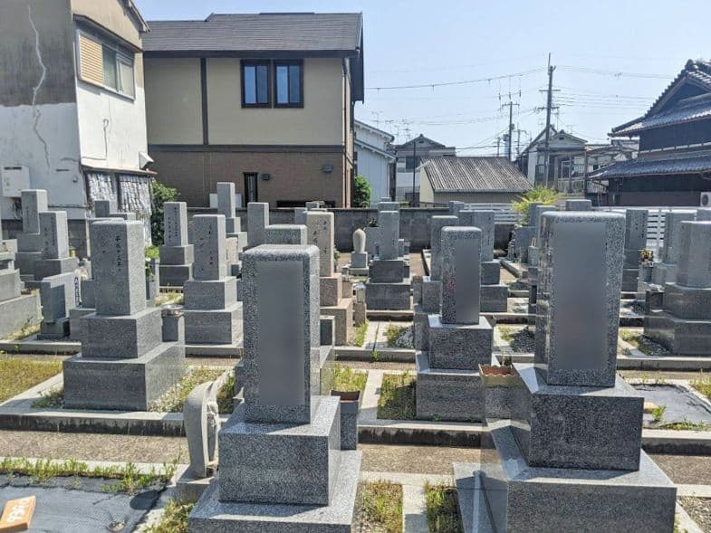 泉證寺墓地