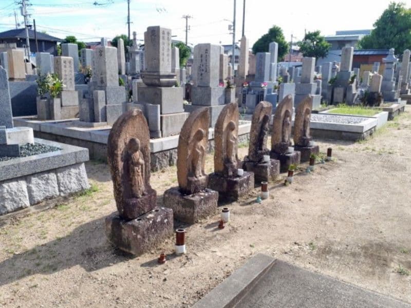稲葉共同墓地