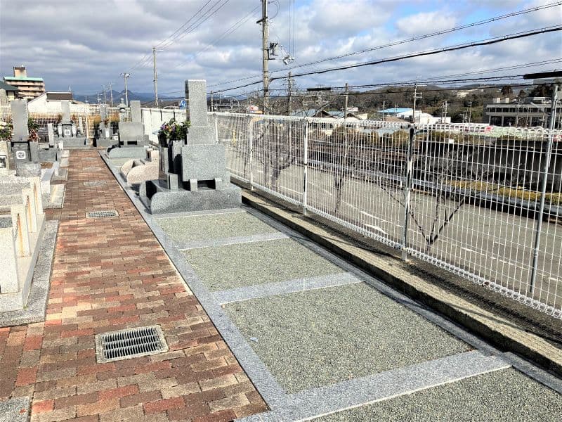 西岡場霊園