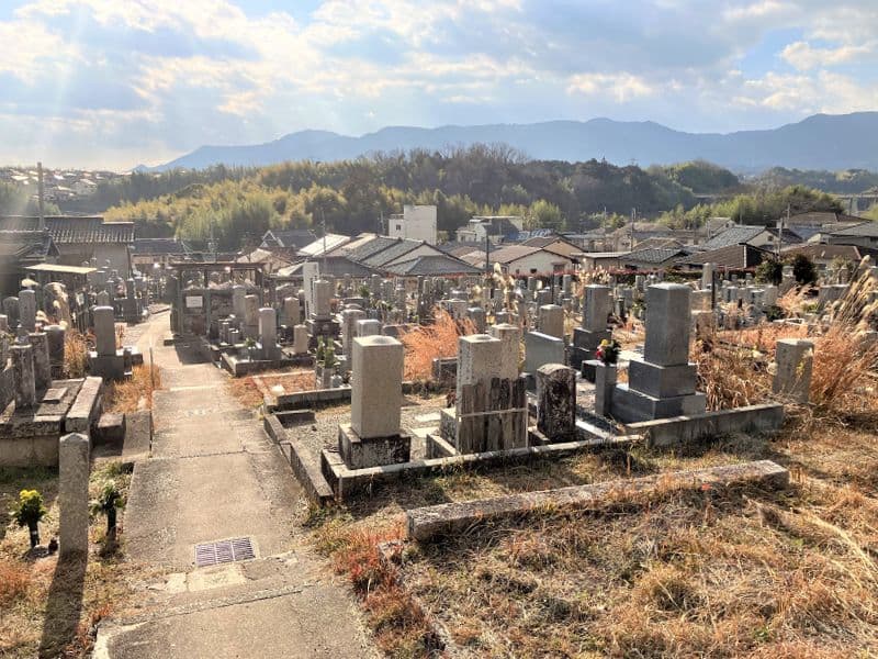 堅田墓地