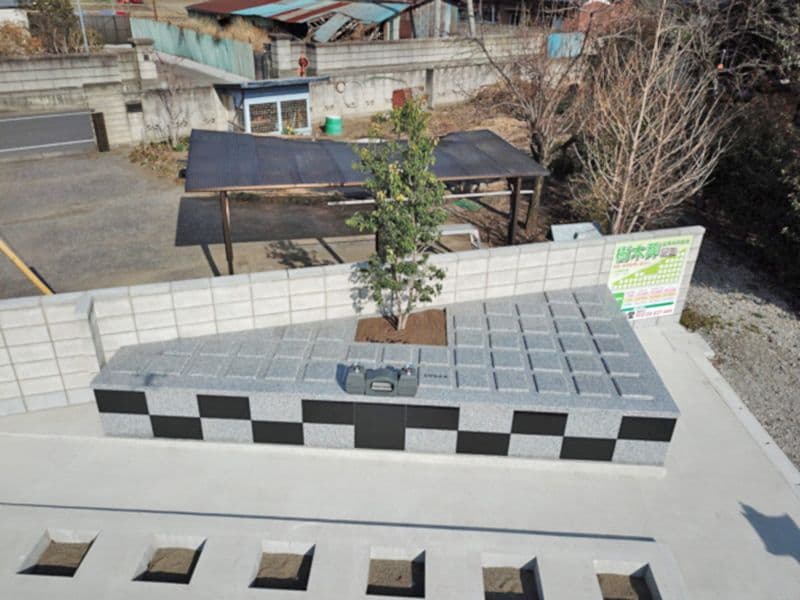 韮塚共同墓地