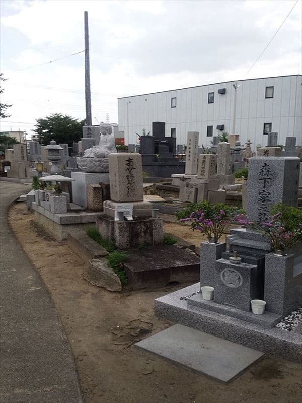 菱江西方墓地