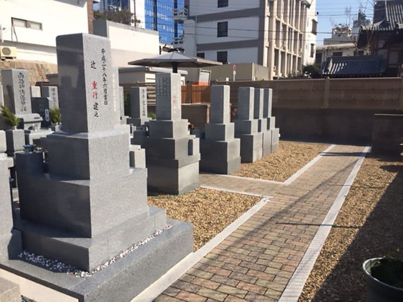本政寺墓地