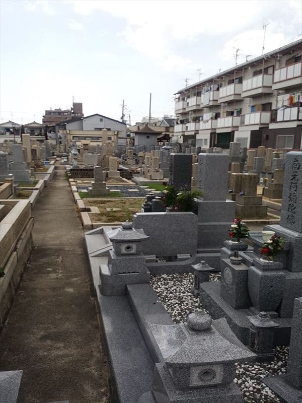 岩田墓地　手入れされた墓域