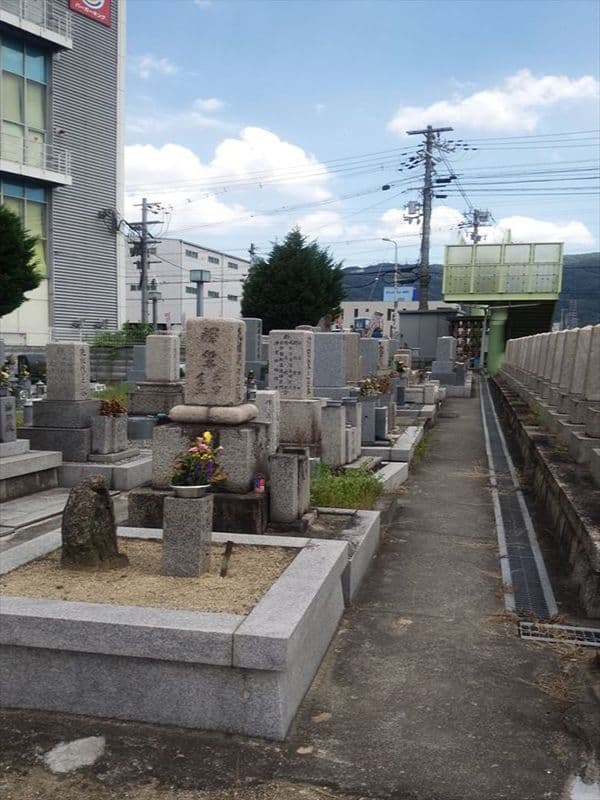 善根寺町墓地