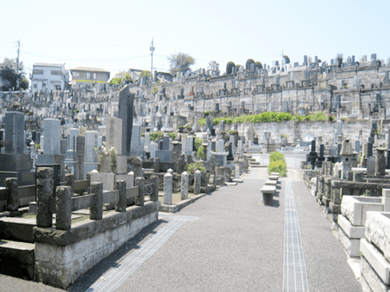 横浜市営 三ツ沢墓地　日当たりのよい墓域